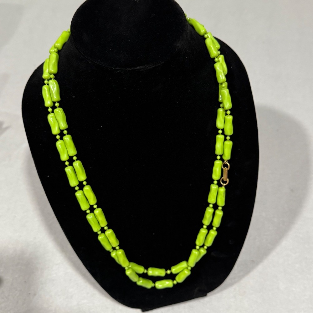 Vintage Lucite Necklace Women Green Long 52 Inch Flapper Beaded Rope Strand